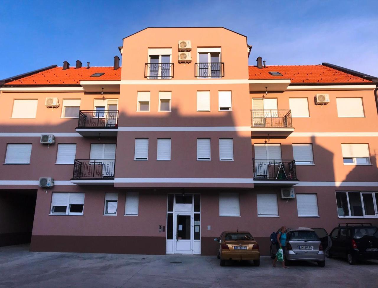 Apartman 1 Διαμέρισμα Σρέμσκα Μιτρόβιτσα Εξωτερικό φωτογραφία